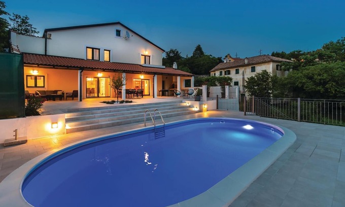 Praputnjak House | 4 bedroom amazing home in Praputnjak