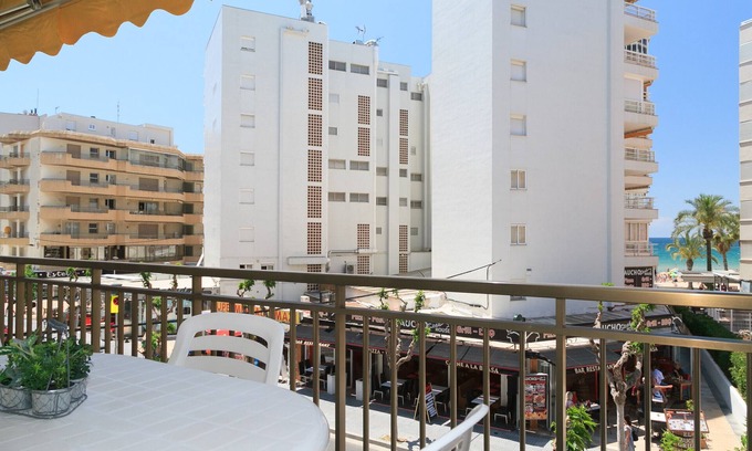Salou City Centre Apartment | 4-bedroom Apartment next to the beach - UHC LA FLORIDA