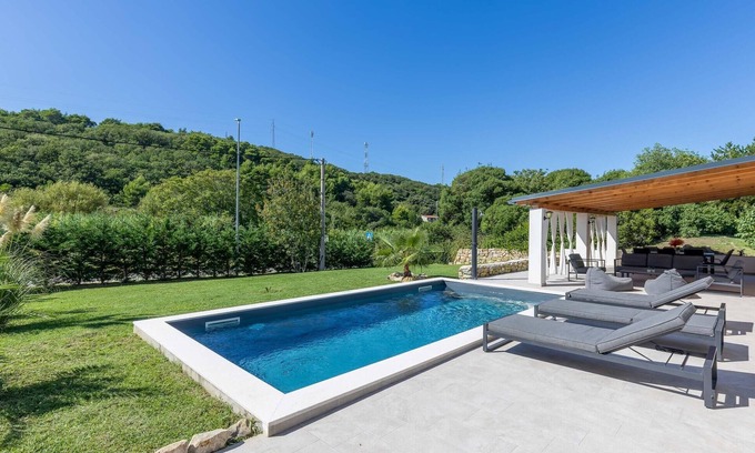 Rab House | 4 bedroom awesome home in Mundanije