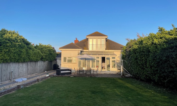 Wittering House | 4 bedroom Beach House with spacious garden
