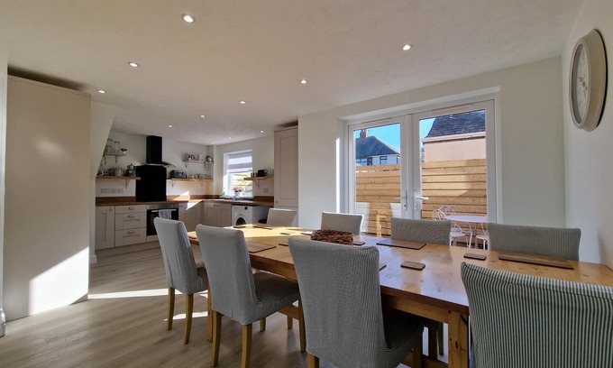 South Shore House | 4 Bedroom Bentinck House by DYSA Living
