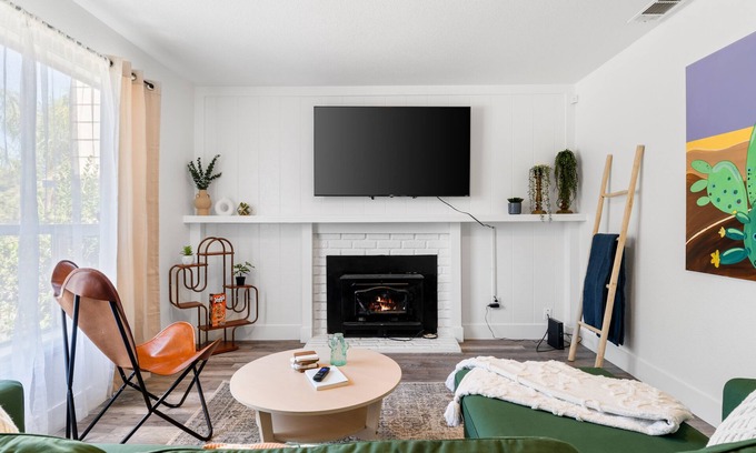Parkway-South Sacramento House | 4-Bedroom Cactus-Themed Retreat with Plush Beds
