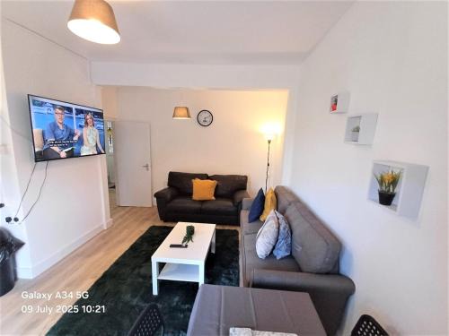 East Ham House | 4 Bedroom House 8min walk to EastHam Station