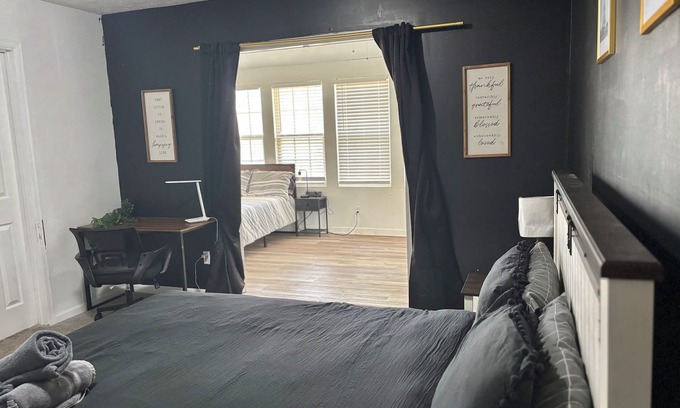 Rex House | 4-bedroom House - Game Table - 20 mins From Airport