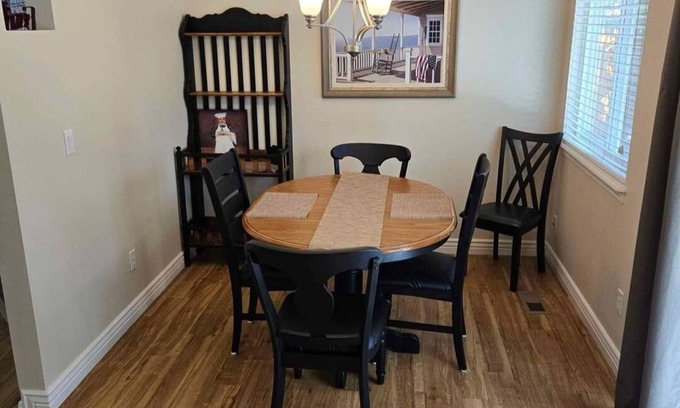 Meridian House | 4-bedroom house in charming Bedford Divison with WiFi, AC. Enjoy your stay