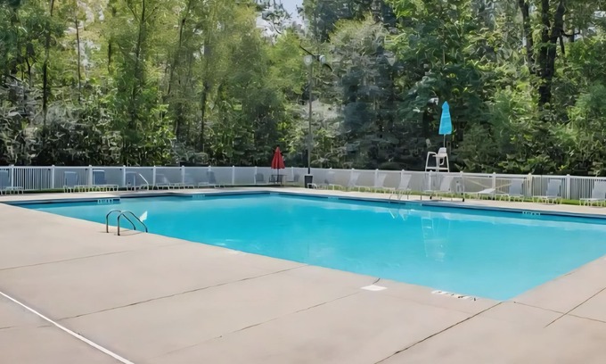 Calera House | 4-bedroom house in charming Timberline Golf neighborhood with pool