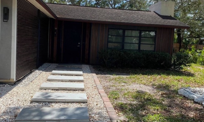 Arlington Park House | 4-bedroom house in fabulous Sarasota with AC