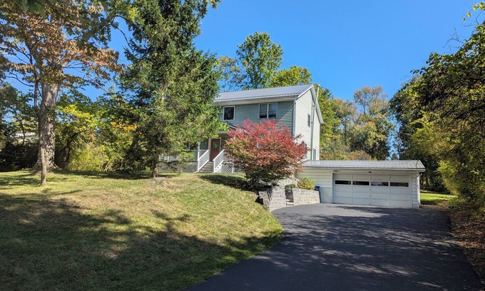 Northeast Ithaca House | 4-bedroom house in Ithaca, 5 min from Cornell Graduation