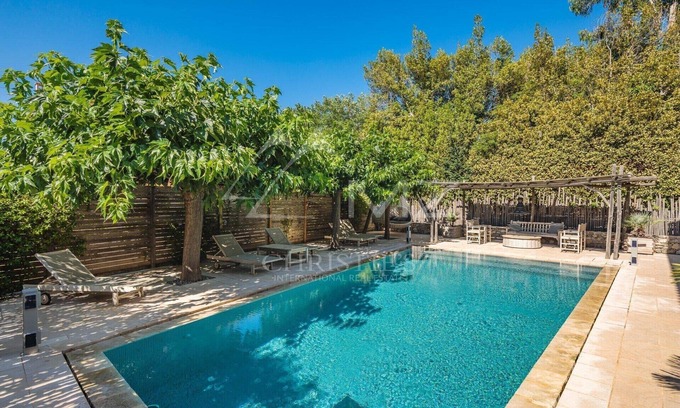 Saint-Tropez House | 4 bedroom house w/airco, 2 parking spaces, pool, 7 min walk to Place des Lices