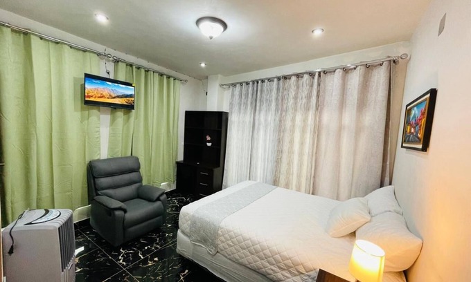 Panajachel House | 4 bedroom in house in charming Panajachel with AC, WiFi. Enjoy your stay