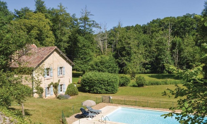 Mouleydier House | 4 Bedroom Lovely Home In Mouleydier