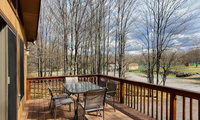 Greentown House | 4 Bedroom Poconos Lake House Getaway