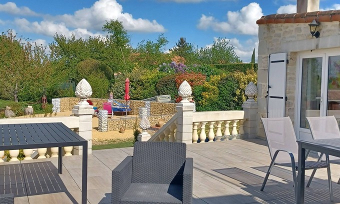 Jaunay-Marigny House | 4 Bedroom Private vacation home in Jaunay-Clan