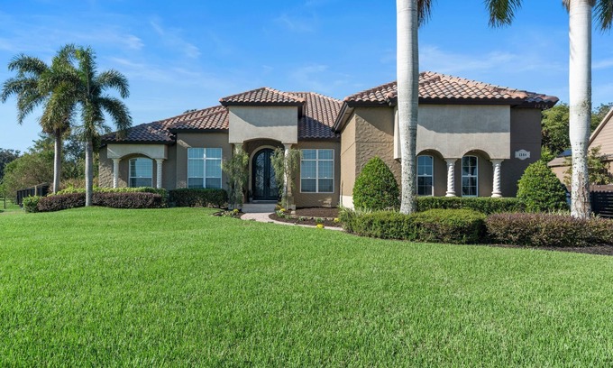 St. Cloud House | 4-bedroom Vacation house with pool in Kissimmee close to attractions.