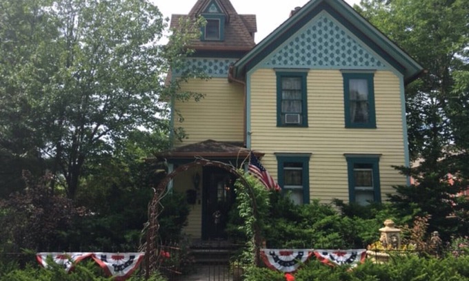 Lake Geneva House | 4-bedroom vacation home just 10 minutes from Geneva Lake