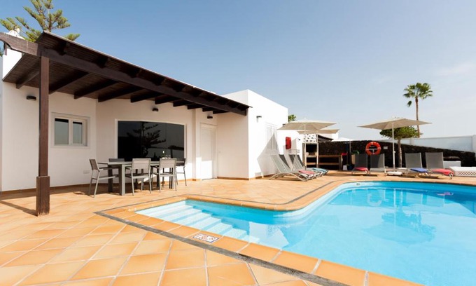 Los Pocillos Villa | 4 bedroom Villa Mimi with private heated pool