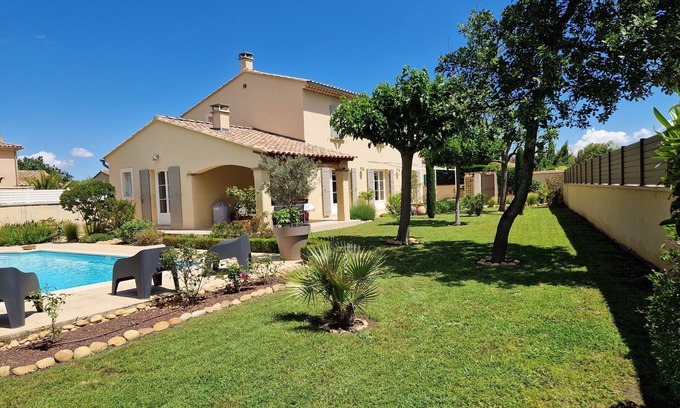 Orange Villa | 4 Bedroom Villa in Orange