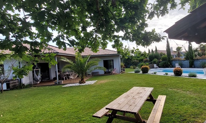 Gujan-Mestras Villa | 4-bedroom villa with pool on the Arcachon basin