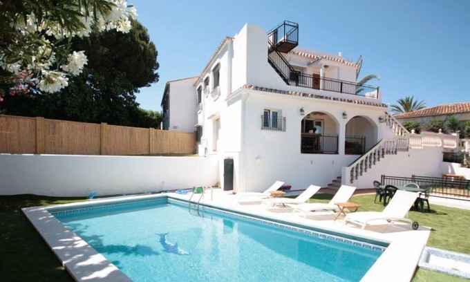 El Faro Villa | 4 Bedroom Villa, With Private Pool And Garden Bar in El Faro