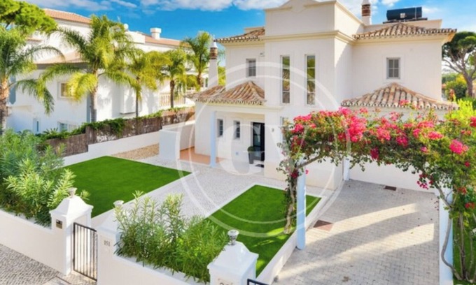Vale do Garrao Villa | 4 Bedroom Villa with pool in the Quinta da Lago area