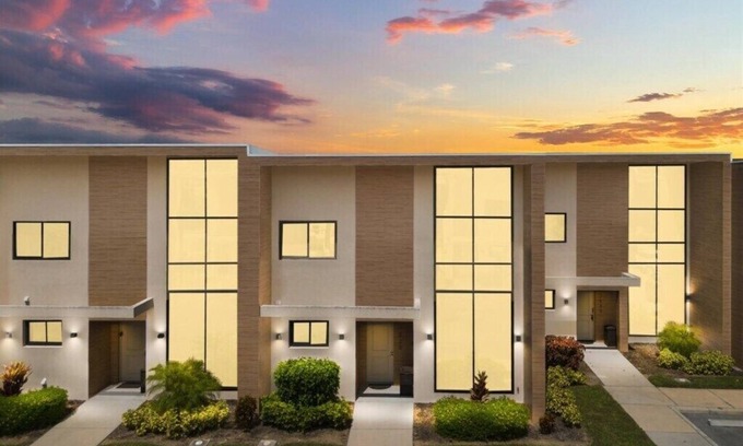 Florida Central Atlantic Coast House | 4 Bedrooms/4.5 Bathrooms/Magic Village (7528BD)
