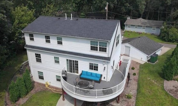 White Bear Lake House | 4 BR, 3 BA Family-Pet Friendly, Lake Country