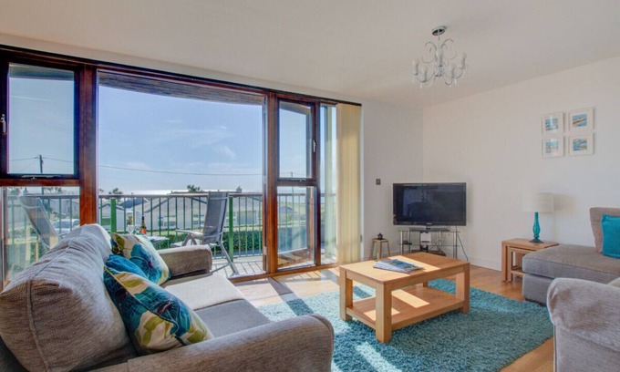 Praa Sands Apartment | 4 Clipper Cove - Two Bedroom Apartment, Sleeps 4