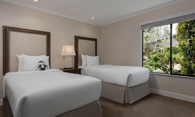 Napa House | 4 Comfortable Suites Near Trancas Crossing Park, Pool, Onsite Golf, FREE Parking
