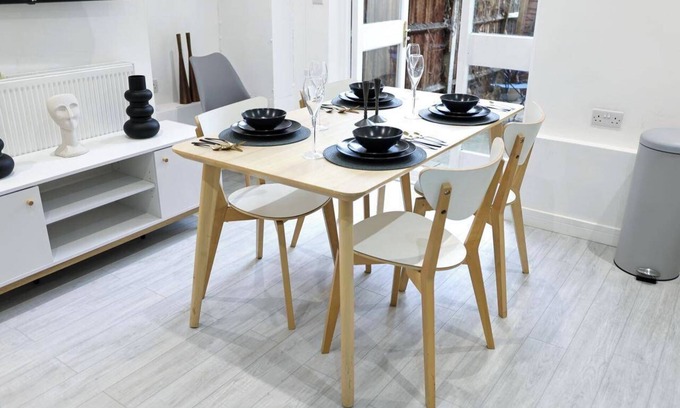 Thornton Heath Apartment | 4 Guests - Pet Friendly Retreat in Thornton Heath