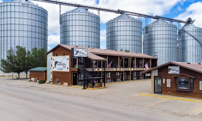 Pinnacles Entrance Badlands Hotel | 4-Hansen Inn & Cabins, Room, Double Queen, Ground Floor, Dog Friendly, No Smoking