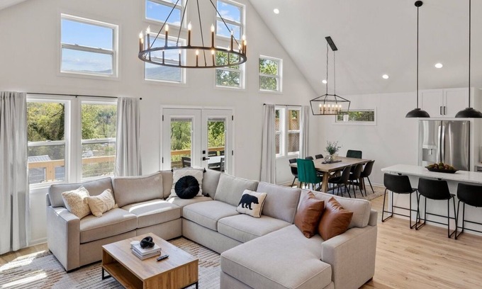 Black Mountain House | 4 King Luxury MTN Home | 3 min Downtown Black MTN | 17 min to Asheville
