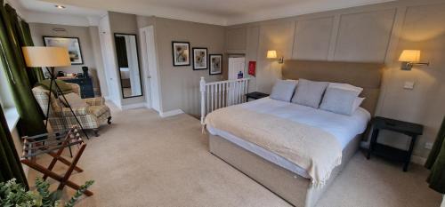 Much Wenlock Hotel | #4 - King Room at The Raven Aparthotel by PureStay