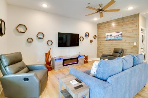 Fulton House | 4 Mi to Rockport Beach Park Home with Resort Perks