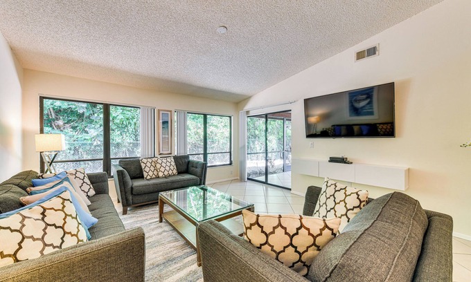 Sarasota Condo | 4 Mi to Siesta Beach: Condo w/Community Perks!