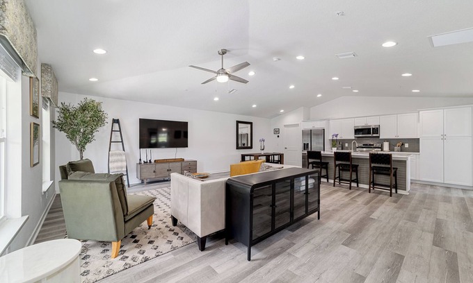 Fellowship House | 4 min to WEC, Crownwood country, 3bd 2ba townhome, minutes FAST, Ocala