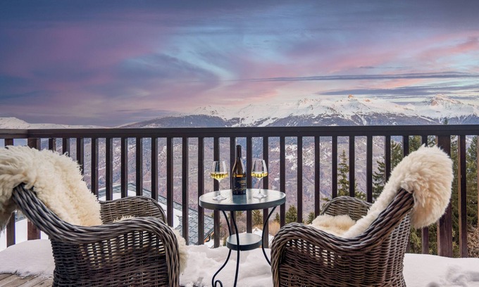 Vex Ski Chalet | 4-minute walk to the ski elevator with ski lockers! Snow-sure 1800m-3330m Mont Fort!