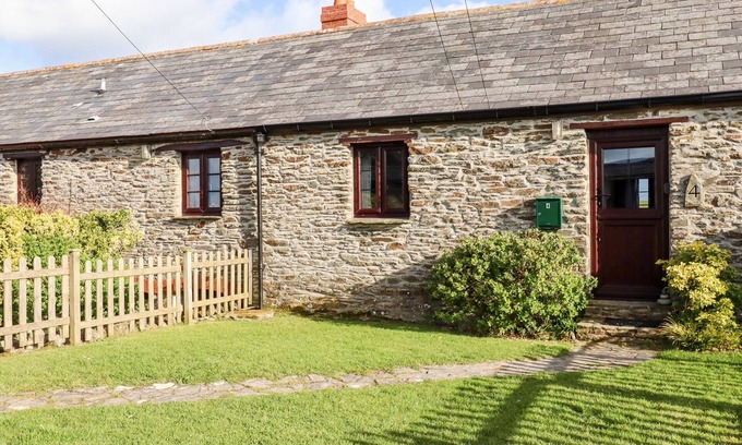 Gorran Cottage | 4 MOWHAY COTTAGES, pet friendly, with open fire in Gorran Haven
