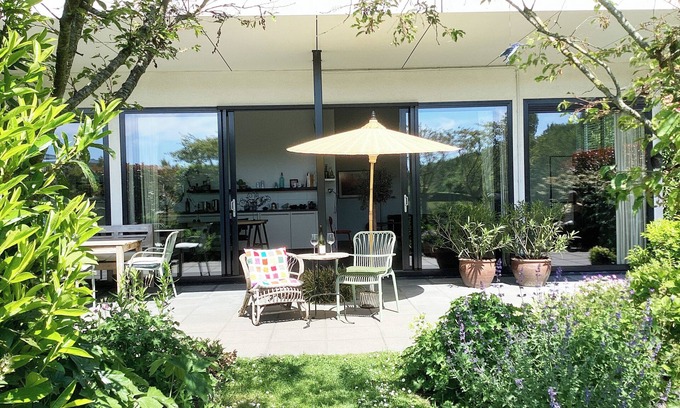 Zeewolde House | 4-person villa with green garden, private jetty, 2 bathrooms, hammock, canoe and sunny terrace. Located at Villa Resort Harderwold between forest and water!