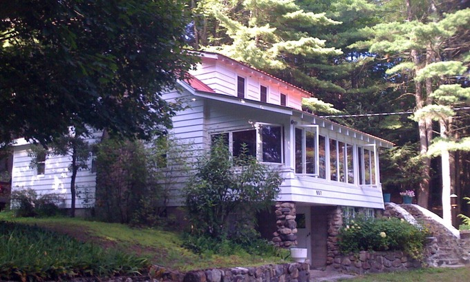 Day House | 4 Seasons Romance and Serenity Discover your Perfect Retreat on Sacandaga Lake!n