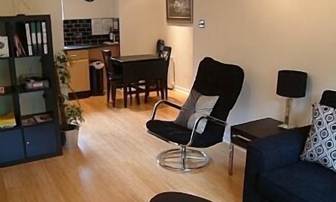 Shawlands Apartment | 4 Star Boswell One-Bedroom Self Catering Apartment - Quiet - Parking - Wifi