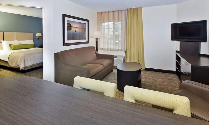 Ashley Oaks Hotel | 4 Units Close to West Town Mall! Private Kitchen, FREE Parking, Pets Allowed!