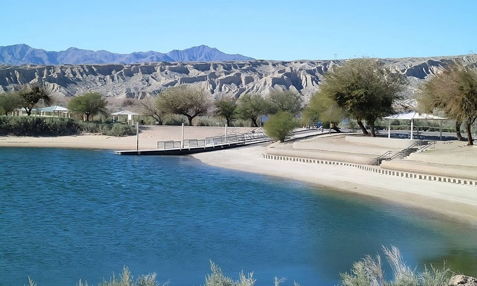 Laughlin Hotel | 4 x Sedona River View Queen Smoking Room at Edgewater Casino Resort