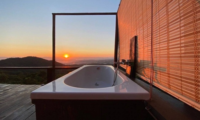 Mae Chan Hotel | 4000Dao-A Hilltop Hideaway Experience