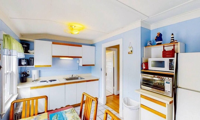 Old Orchard Beach Apartment | 40B. Generous One-Bedroom+ unit with Ocean Views!