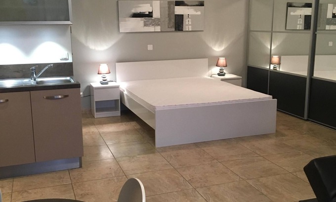 Ville-di-Pietrabugno House | 40m2 south-facing studio in ground floor villa with private non-smoking garden! 🚭