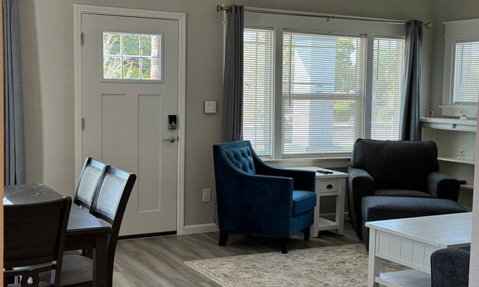 Roosevelt House | 42 Chelsea Place On The Park- In Heart Of Downtown