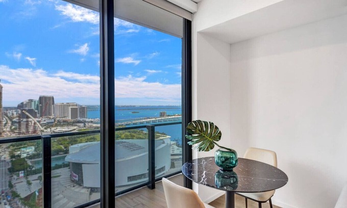 Downtown Miami Apartment | 4504 - Lux Miami Studio | City & Bay Views