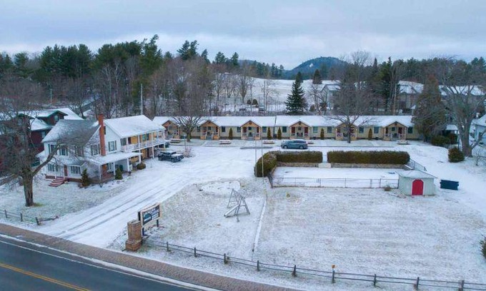 Lake Placid Hotel | 46 m² Motel ∙ 4 guests