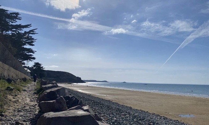 Erquy Apartment | 470-Beautiful two-room apartment facing the beach