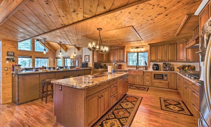 Clay Springs House | 4700-Square-Foot Pinedale and Show Low Cabin 17 Acres